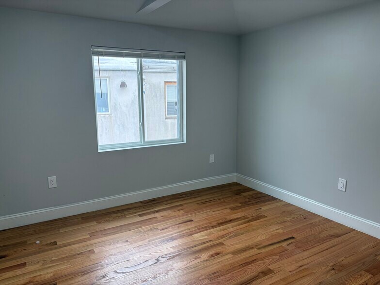 Building Photo - 255 Salem St