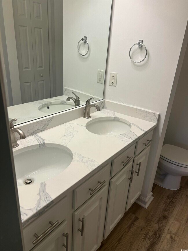 Building Photo - 4104 Pinehurst Cir