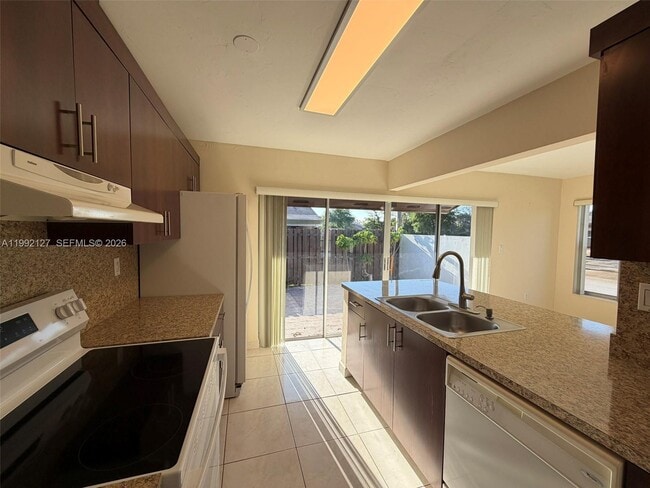 Building Photo - 11938 SW 122nd Ct