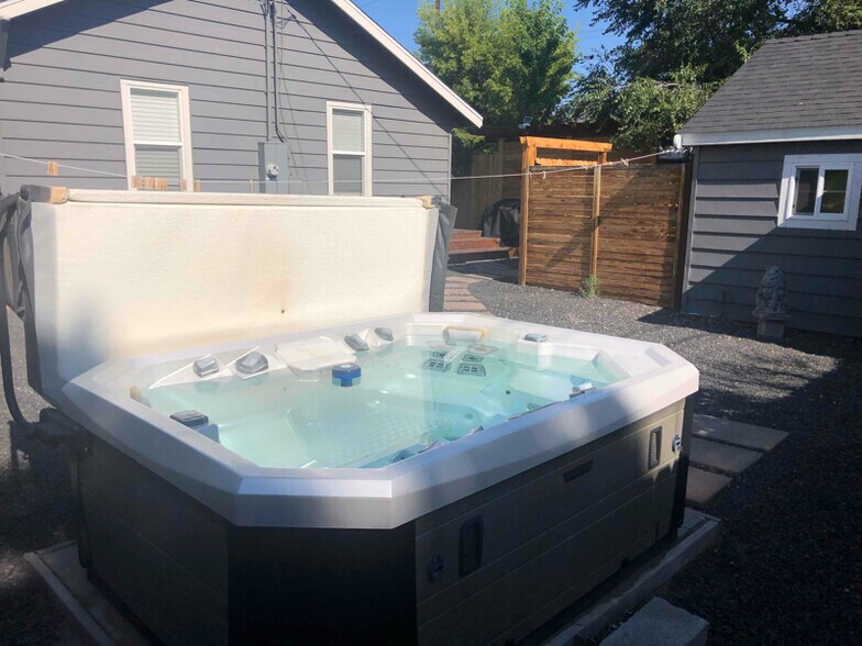 Building Photo - 126 SW 4th St