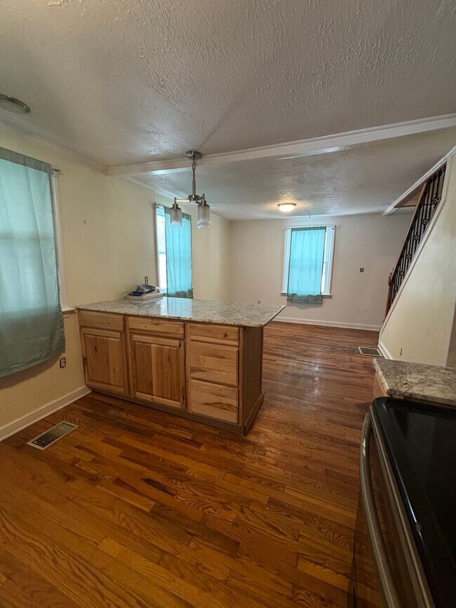 Building Photo - 110 Victory Dr