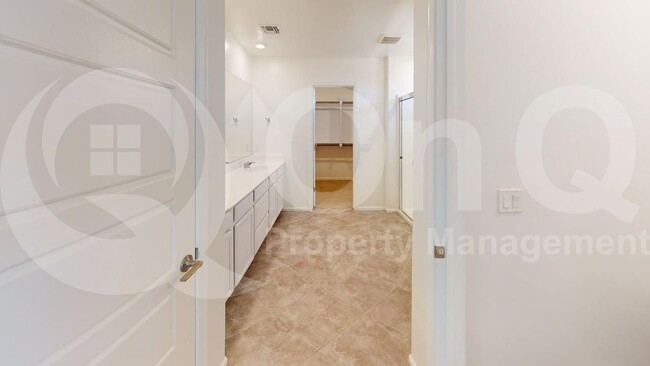 Building Photo - 8021 S Silver Lillie Way