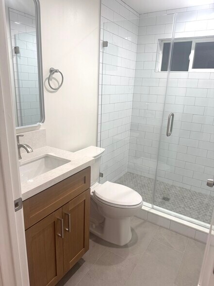 Building Photo - 1839 Lowe St