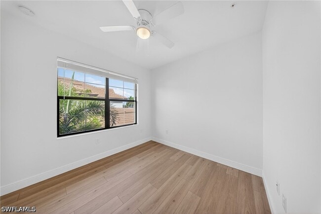 Building Photo - 1435 Santiago Cir