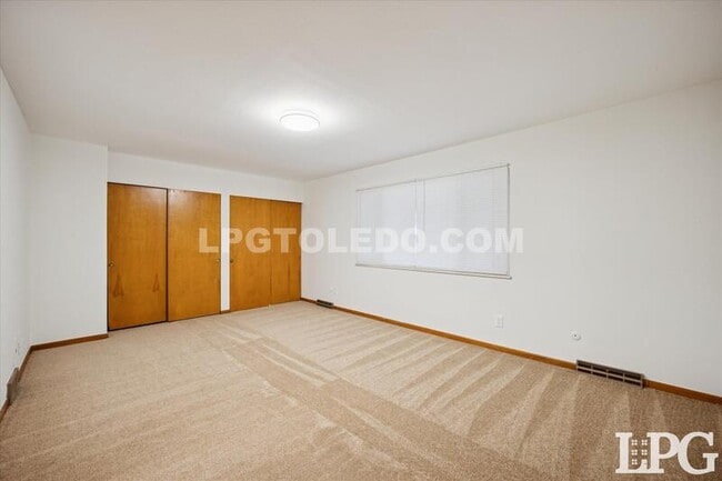 Building Photo - 3860 Sheffield Ct