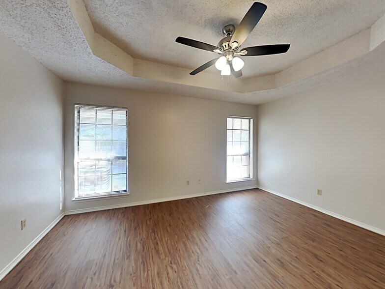 Building Photo - 5211 Wild Horse Ct