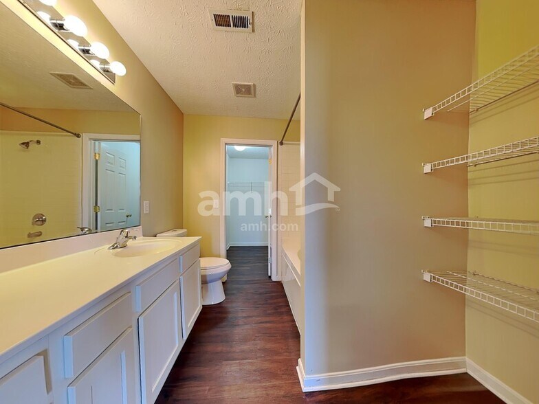 Building Photo - 107 Worthington Dr