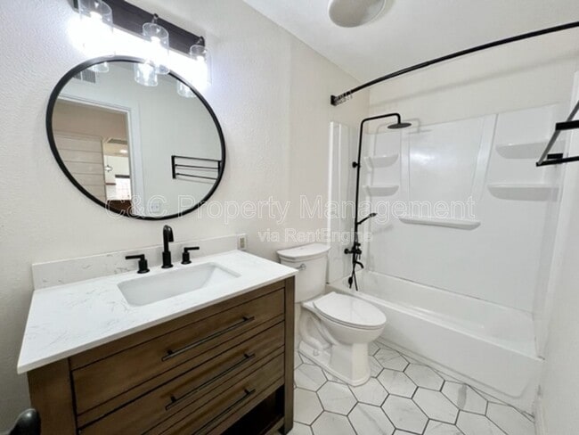 Building Photo - 1125 Burlingame Ave