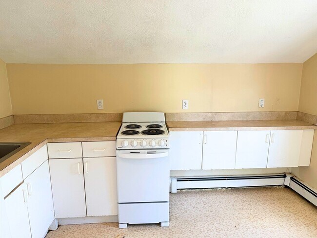 Building Photo - 104 Calvary St