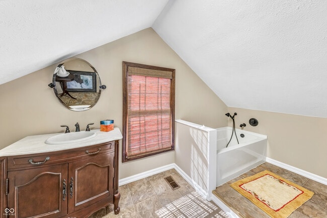 Building Photo - 850 N Butler Ave