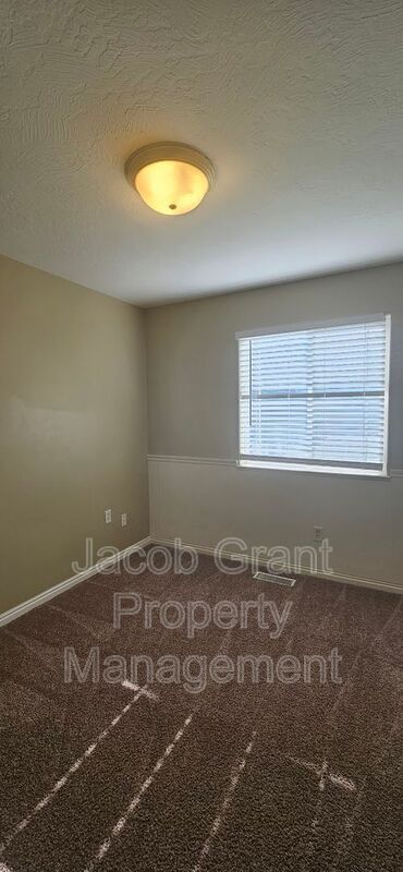 Building Photo - 3314 Woodside Dr