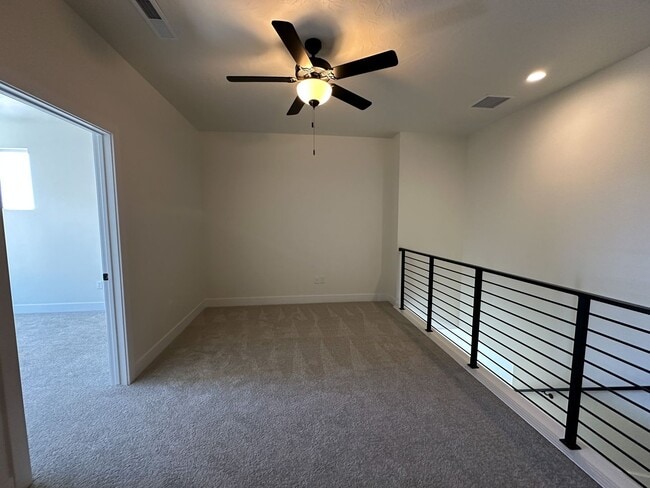 Building Photo - Brand New Townhome