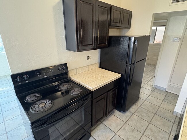 Building Photo - Great central location on cul-de-sac