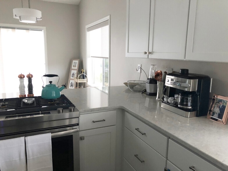 Kitchen - 5358 Summerlake St SE