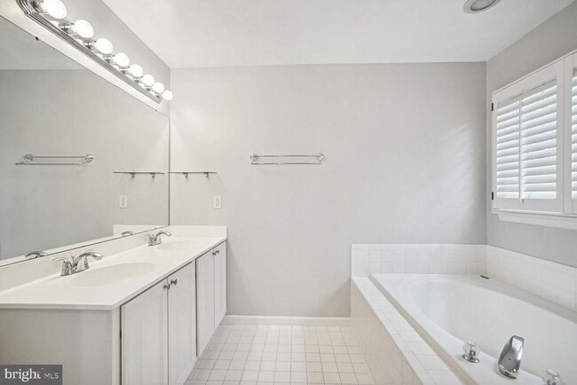 Building Photo - 5104 Grimm Dr
