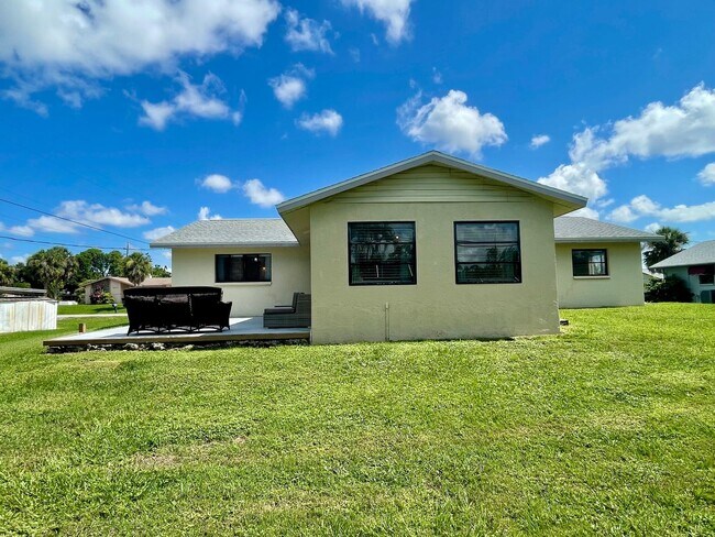 Building Photo - Charming 3-Bedroom Home for Rent in Prime ...