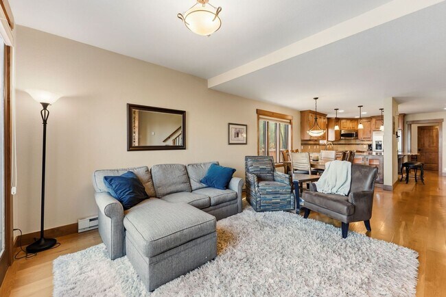 Building Photo - Breck 3-bedroom home with views! 6-12 month lease!