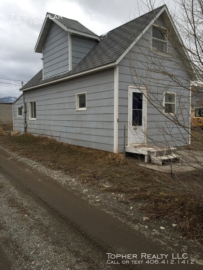 Primary Photo - 2 Bedroom pet friendly House