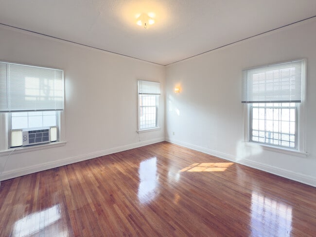 Building Photo - 649 N Irving Blvd