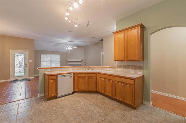 Building Photo - 7801 Quiet Waters Dr