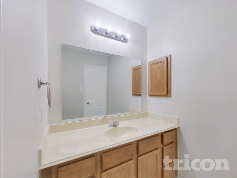 Building Photo - 12043 Belle Ct