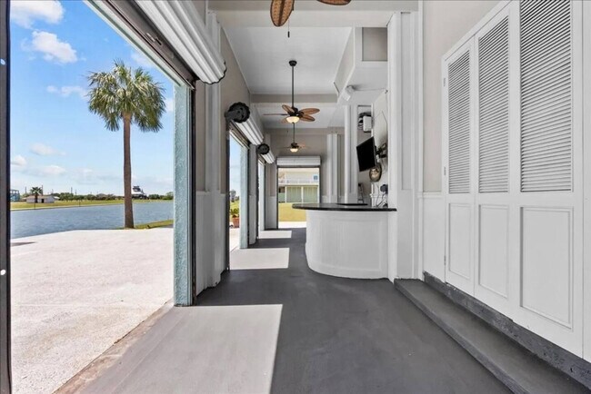 Building Photo - 2000 Laguna Harbor Cove Blvd