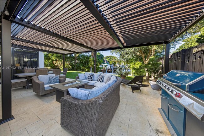 Building Photo - 371 SE 3rd St