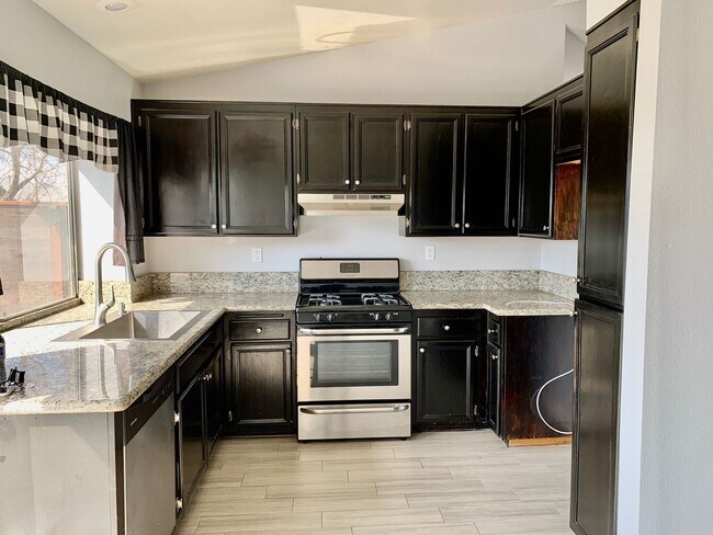 Building Photo - Nice Single Story Home