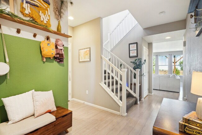 Building Photo - "Spacious 4-Bedroom Retreat with 2.5 Baths in Reunion!"