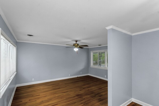Building Photo - Your new home Awaits!