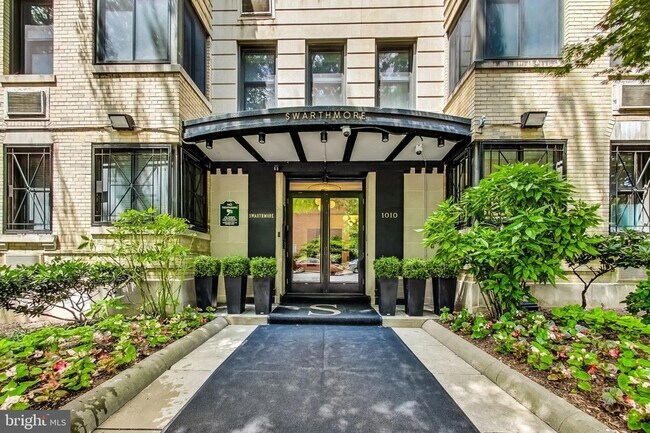 Building Photo - 1010 25th St NW