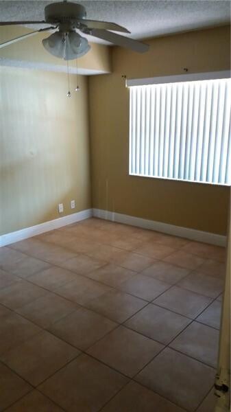 Building Photo - 2947 Riverside Dr