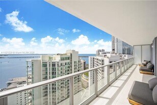 Building Photo - 1300 Brickell Bay Dr