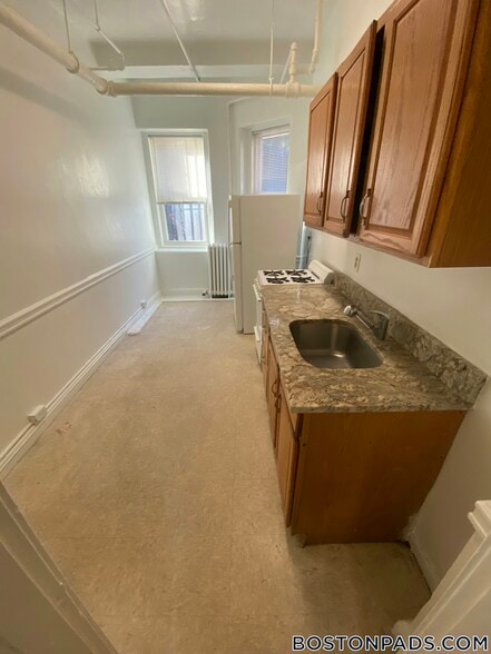 Building Photo - 137 Park Dr