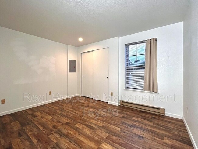 Building Photo - 1334 Puget St