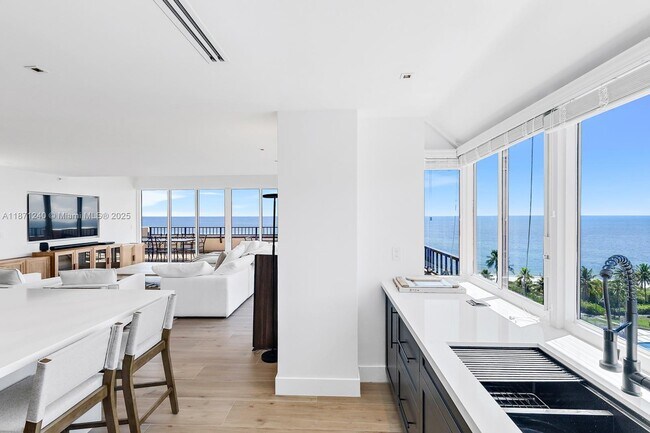 Building Photo - 251 Crandon Blvd