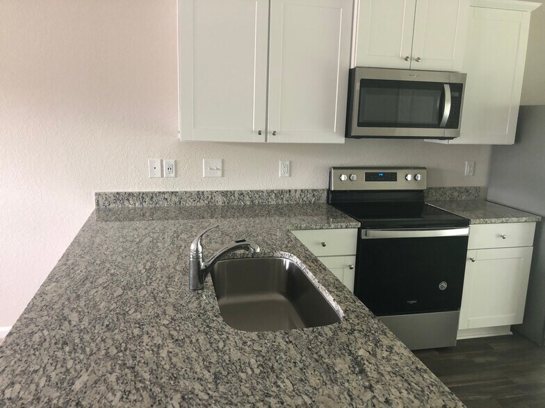 Building Photo - 225 Chandler Ct