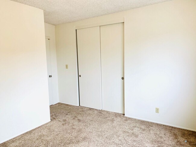 Building Photo - LIVE BY THE BEACH IN MISSION BEACH!  2BR/1...