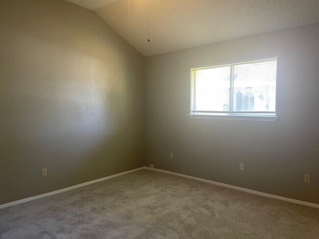 Building Photo - 2222 Millstone Dr