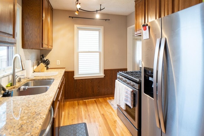 Building Photo - 2917 Hampshire Ave S