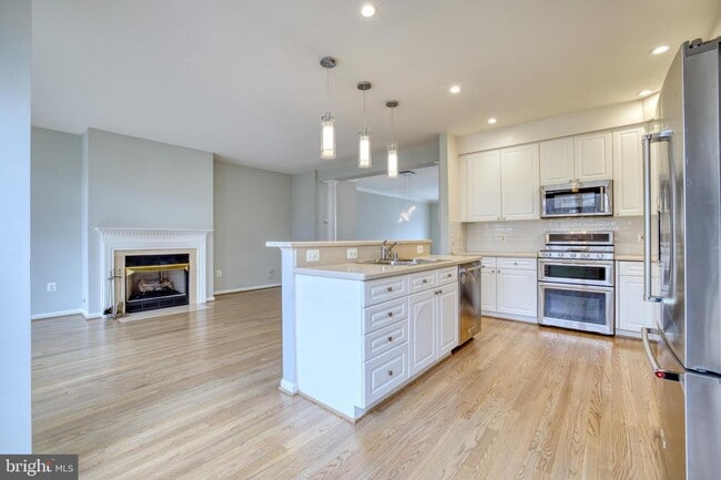 Building Photo - 5742 Governors Pond Cir