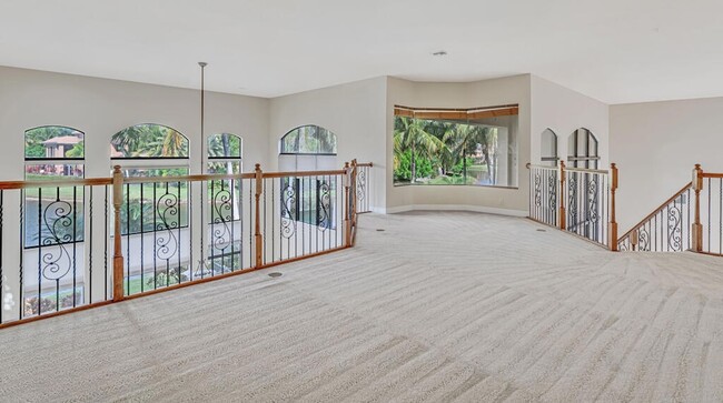 Building Photo - 10513 Versailles Blvd