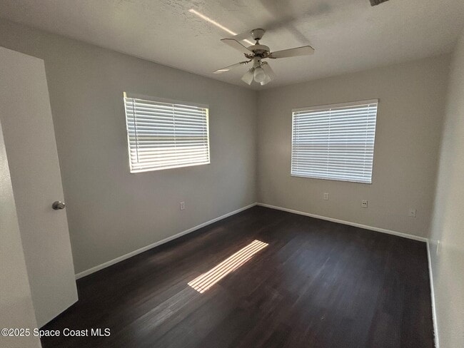 Building Photo - 5960 Eaglewalk Ave