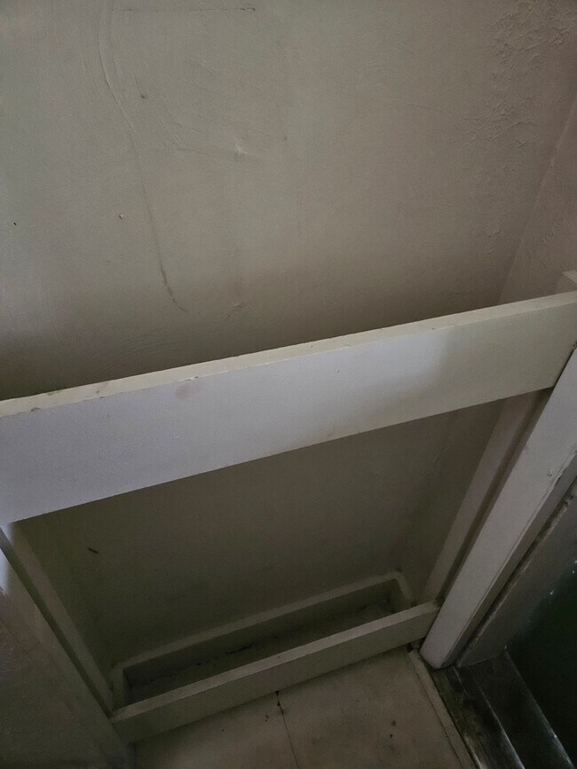 Building Photo - Top Floor Renovated 1 Bed/1 Bath Apartment in Victorian 4-Plex