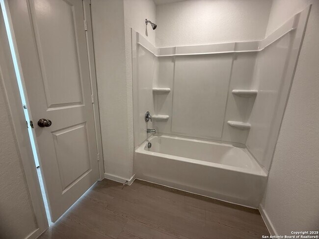 Building Photo - 204 Ottawa Wy