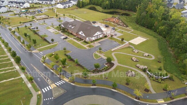 Building Photo - 5000 Arkose Dr