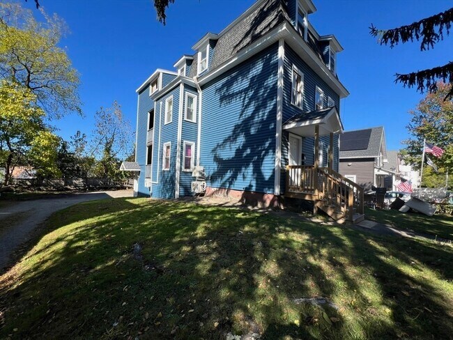 Building Photo - 20 Florence St