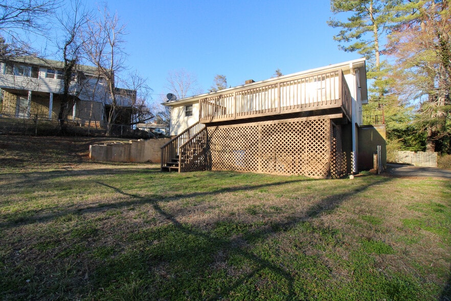 Building Photo - 228 Aurora Dr