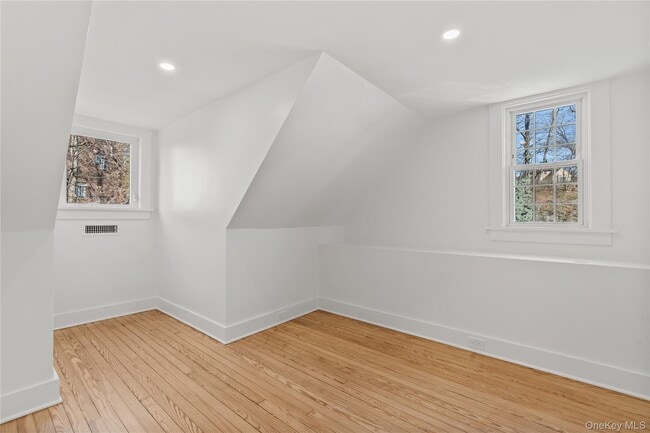 Building Photo - 26 Latimer Ln