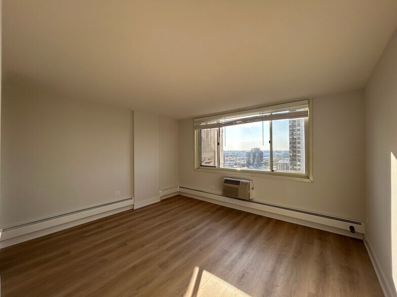 Building Photo - 1350 N Dearborn St